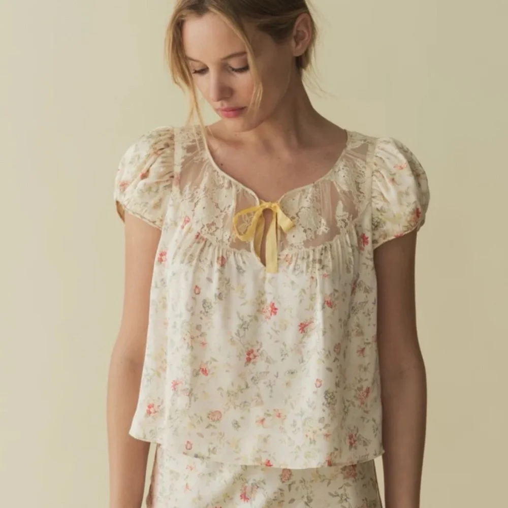 Doen Cream Floral Puff-Sleeve Blouse with Yellow Tie